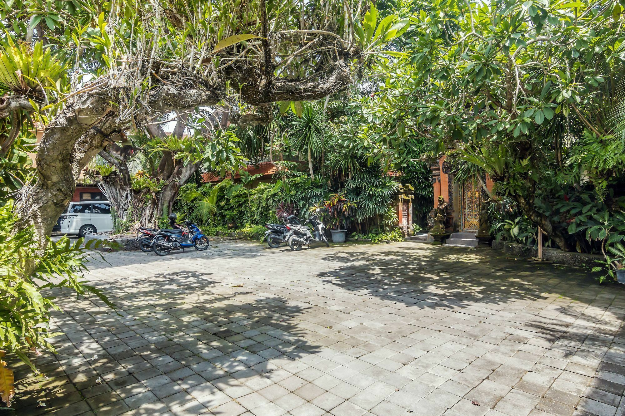 Zen Rooms Seminyak Taman Petitenget Eksteriør bilde